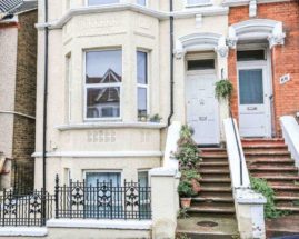 2 bedroom Flat to re...